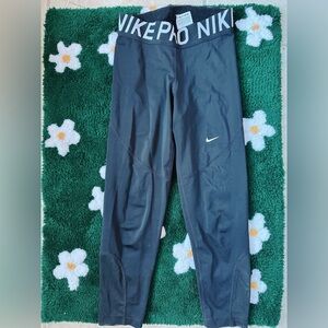 Nike Pro Capris